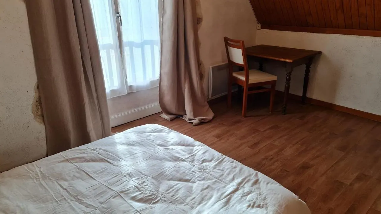 Le Petit Nid Du Chateau Apartment Assier